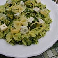 Farfalle ze szpinakiem i gorgonzolą