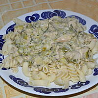 kurczak z makaronem w zielonośmietankowym sosie