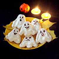 Bezowe duszki halloweenowe