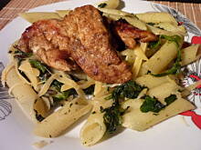 Fot. pralina, Penne w szpinaku z kurczakiem curry wg Remigiusza Rączki!