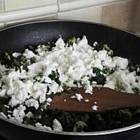 Drożdżówki z mięsem i szpinakiem.