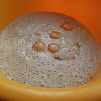 Drożdżówki z mięsem i szpinakiem.