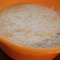 Drożdżówki z mięsem i szpinakiem.