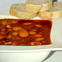 Rozgrzewająca fasolka po bretońsku