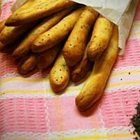 Chrupiące paluszki z makiem