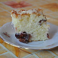 Maślankowiec ze śliwkami