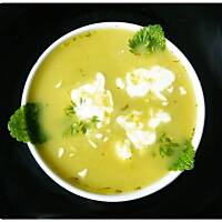 Włoski krem z zielonego groszku