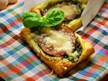 Fot. APM, Pizzerinki ze szpinakiem, wędzoną szynką i parmezanem