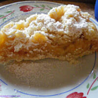 Szarlotka sypana z prażonymi jabłkami