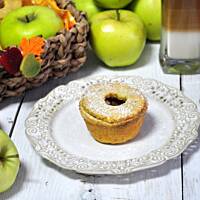 Kruche babeczki z budyniem i jabłkami