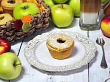 Fot. MIENTA, Kruche babeczki z budyniem i jabłkami