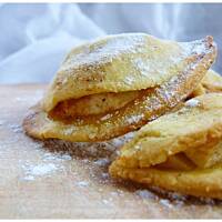 Jabłkowe pierożki z cynamonem