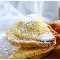 Jabłkowe pierożki z cynamonem