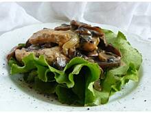 Fot. OstraNaSłodko, Indyk w sosie z leśnych grzybów z kolorowym pieprzem