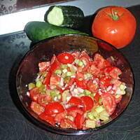 Szybka surówka z pomidorów