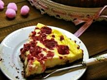 Fot. APM, Tarta sernikowa z malinami