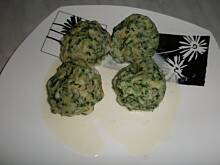 Fot. bahus, Knedle ze szpinakiem w sosie czosnkowym