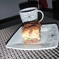 Sernik królewski na kakaowym spodzie z powidłami