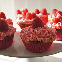 Pyszne Babeczki (cupcakes) z masa malinowa
