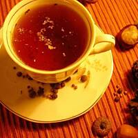 Herbata z rumem, zielem i kolendrą