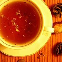 Herbata z rumem, zielem i kolendrą