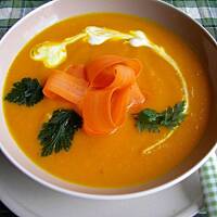 Zupa krem z marchewki z imbirem i gałką muszkatołową