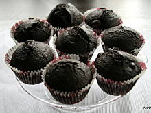 Fot. amsw, Muffinki orkiszowe z  kakao i wiśniami