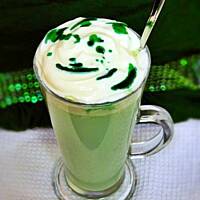 Biała czekolada miętowa na gorąco