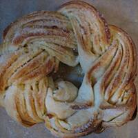 Drożdżowo - maślany wieniec