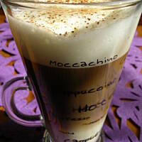 Cynamonowe latte macchiato