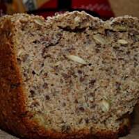 Chleb pełnoziarnisty z ziarnami