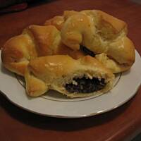 Rogaliki drożdżowe z masą orzechową