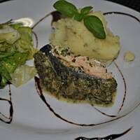 Łosoś w sosie szpinakowym