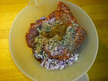 Fot. Konradek, Pieczeń ze smażonymi ziemniakami i kremem z buraków