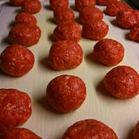 Kotleciki z sosem jałowcowym i puree kalafriorowo brokułowym