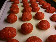 Fot. Konradek, Kotleciki z sosem jałowcowym i puree kalafriorowo brokułowym