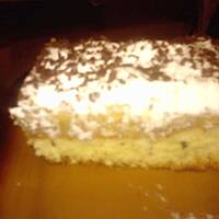 Biszkopt z budyniem jabłkowym i śmietanką