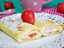 Fot. MIENTA, Naleśniki z truskawkowym twarożkiem