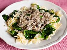 Fot. wjosna, Makaron z sosem grzybowym i szpinakiem