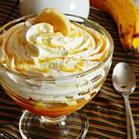 Banany z toffi i bitą śmietaną