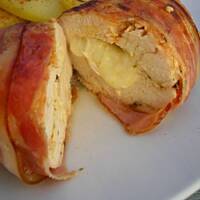 Pierś nadziewana mozzarellą w boczku z aromatycznymi ziemniakami