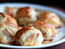 Fot. EmciaPichci, Ciasto francuskie z szynką i serem