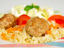 Fot. Wkn, Klopsy z marchewką i rozmarynem