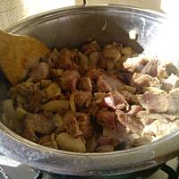 pikantny gulasz z kluseczkami.