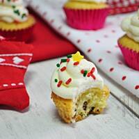 Mini babeczki z żurawiną i bitą śmietaną