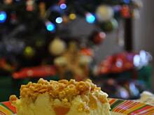 Fot. MIENTA, Sernik z pianką i brzoskwiniami