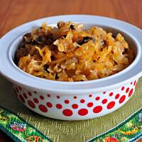 Bigos z suszonymi śliwkami