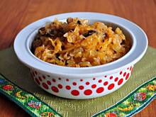 Fot. MIENTA, Bigos z suszonymi śliwkami