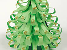 Fot. Wkn, Choinka z papierowych paseczków