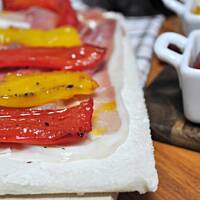 Panini z pieczoną papryką i serem pleśniowym